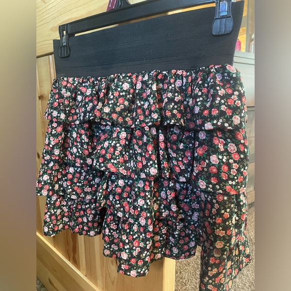 Forever21 Floral High waisted Mini Skirt - Picture 4 of 6
